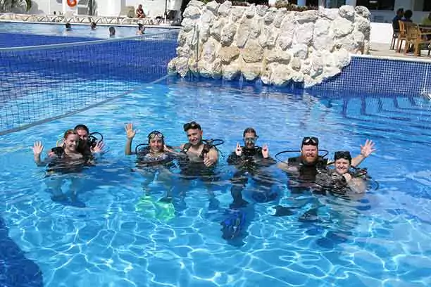 Divers lesson Getting PADI certified in cancun | coconut divers